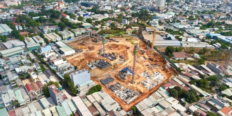 Toàn cảnh dự án Bcons Center City 3,3ha 4 block 1940 căn hộ nhìn từ flycam tháng 5 2026